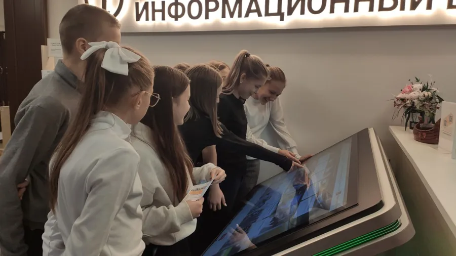 Школьники Касимова ознакомились с туристическими возможностями в местном ТИЦ