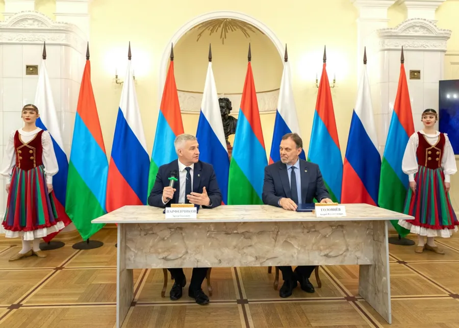 Кунсткамера и Карелия подписали соглашение о сотрудничестве и передали первую партию артефактов