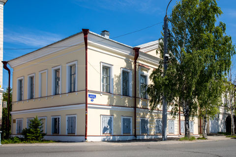 Старинный особняк на Набережной